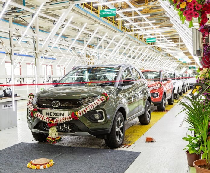 Tata Nexon crosses 2 lakh production milestone | Vandi4u